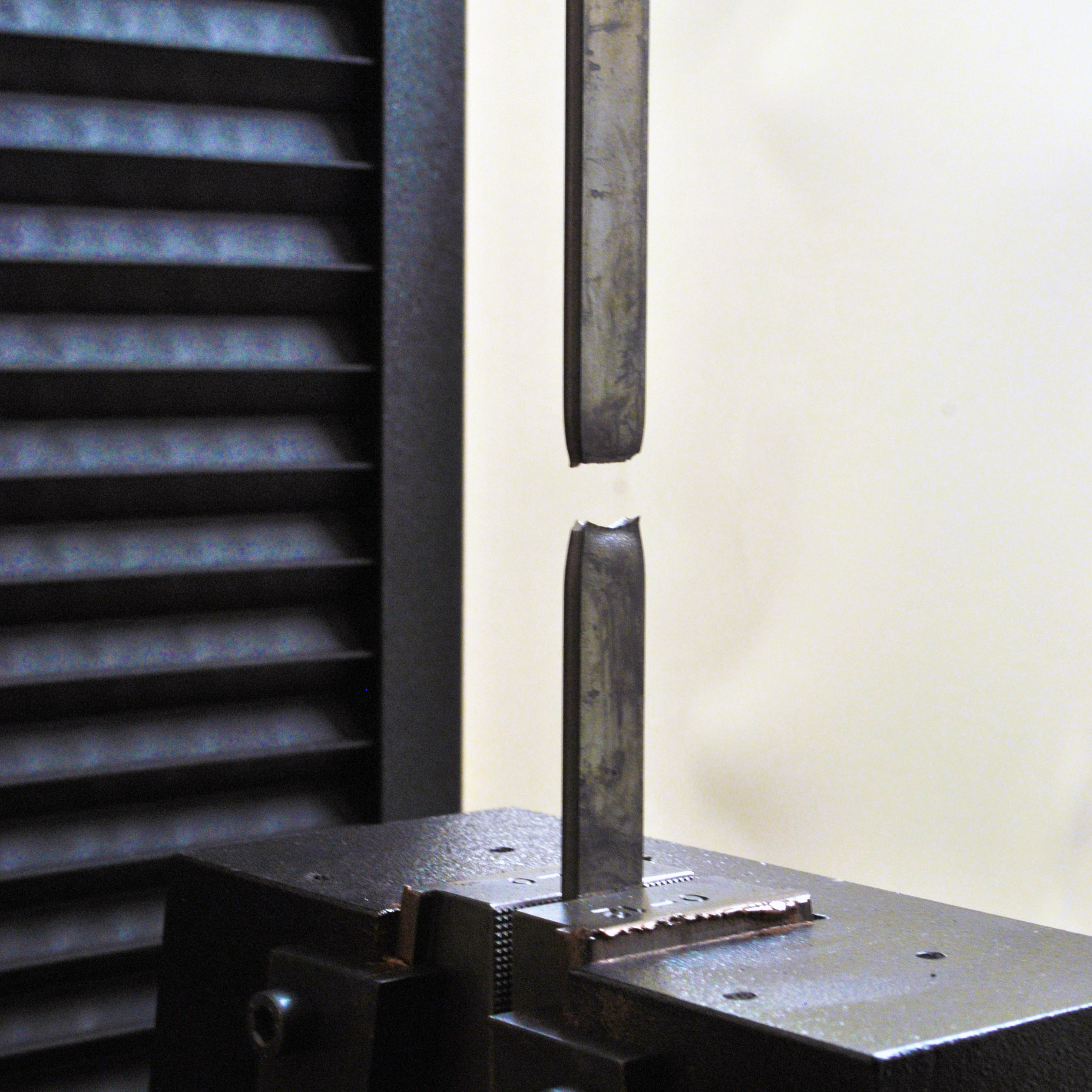 Tensile testing machine used for mechanical material control